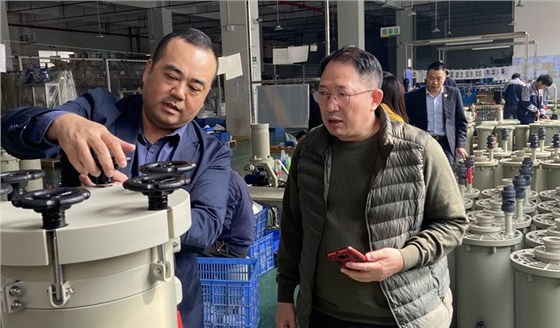 单仁博士上门调研、吴总介绍产品