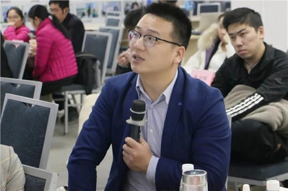 学院讲师进行点评