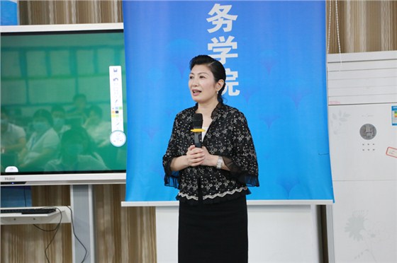 贾鹛院长与学员们分享