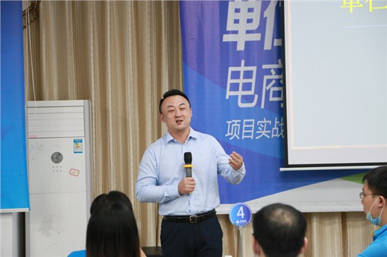 涂瑞老师对同学们寄予厚望