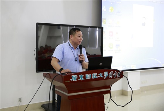 文丹枫教授发表讲话