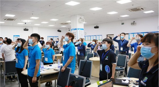 同学们朗诵单仁学院十四条军规