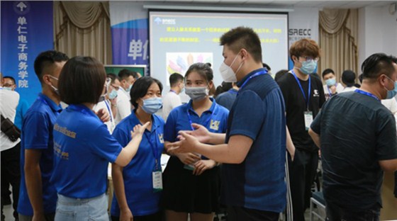同学们互相认识