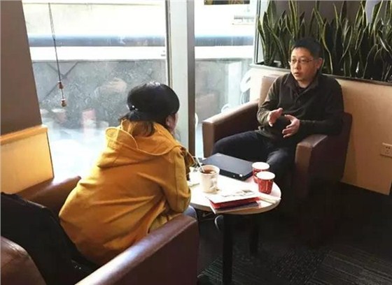 轩鹏老师接受《中外管理》杂志记者采访中