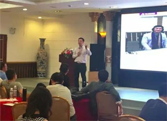 （陈飞会长现场发福利）