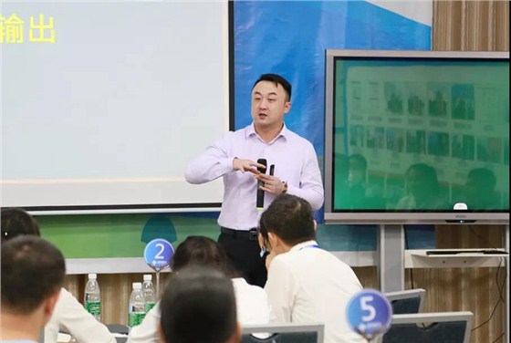 ▲涂瑞老师现场点评