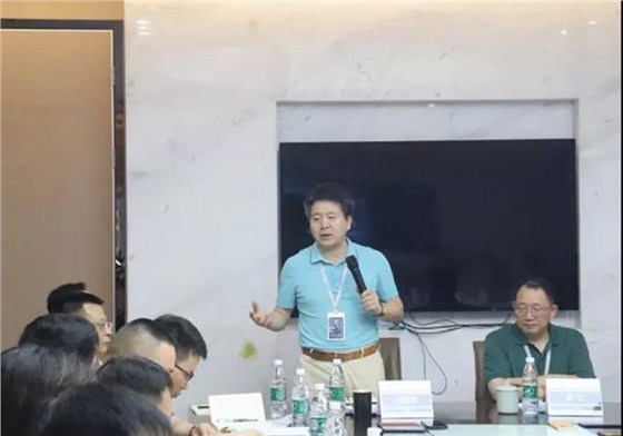▲集团执行总裁张高峰亲自指导工作